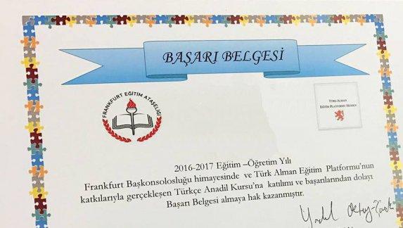 Türkçe anadil dersi başarı belgeleri verildi